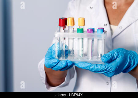 Tubes pour un échantillonnage et l'analyse des antécédents médicaux, Banque D'Images