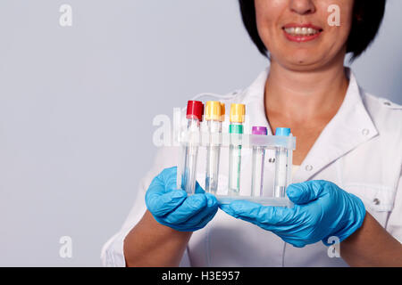 Tubes pour un échantillonnage et l'analyse des antécédents médicaux, Banque D'Images