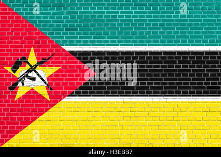 Drapeau officiel national mozambicain. Symbole patriotique africaine, bannière, élément, arrière-plan. Les dimensions exactes. Taille correcte Banque D'Images