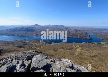 Vue sud de Quinag (Spidean Coinich) à Loch Assynt, Suilven (Graham), Canisp (Corbett) et Cul Mor (Corbett) Banque D'Images