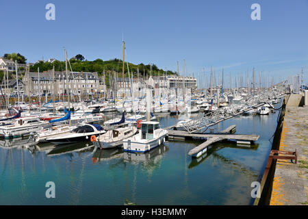 Le port de plaisance de Binic, commune française du département des Côtes-d'Armor de la Bretagne, dans le nord-ouest de la France. Banque D'Images