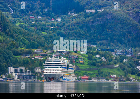 La croisière en sol aida le Geirangerfjord, Norvège Banque D'Images