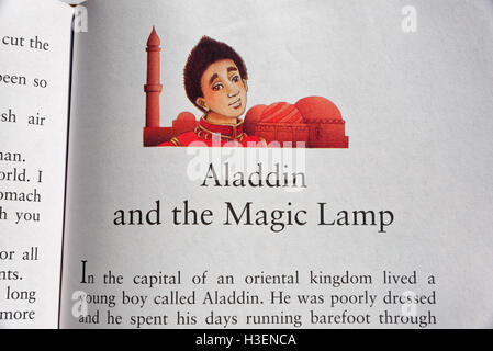 Aladdin et la lampe magique dans un livre de contes Banque D'Images