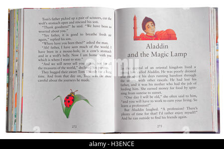 Aladdin et la lampe magique dans un livre de contes Banque D'Images