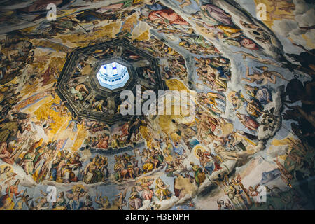 Des fresques sur les murs à l'intérieur du Duomo de Florence, Italie Banque D'Images