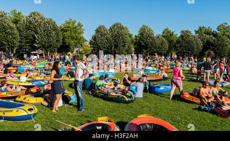 Utrecht, Pays-Bas - 6 août 2016 : Zodiac (bateau gonflable) Mission à Utrecht, Pays-Bas, le record du monde Banque D'Images