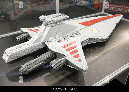 Les blocs de Lego vaisseau spatial de Star Wars sur exposition Rzeszow, Pologne Banque D'Images