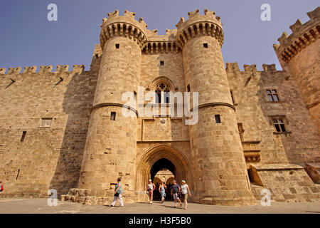 Entrée du palais du Grand Maître de Rhodes, l'île de Rhodes, Dodécanèse, Grèce. Banque D'Images