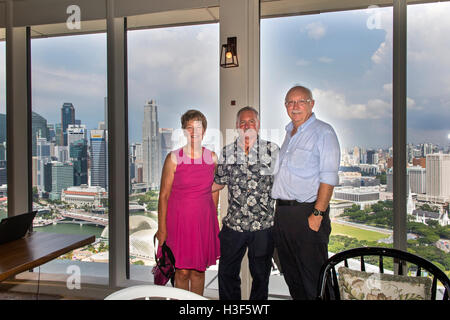 Singapour, Raffles Boulevard, Pan Pacific Hotel, les touristes dans Pacific Club Lounge Banque D'Images