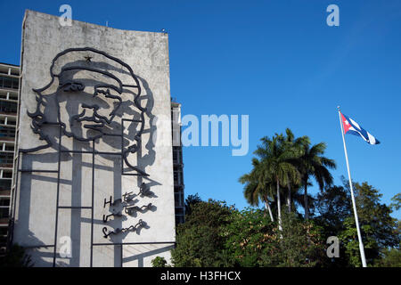 L'énorme d'art de Che Guevara sur le côté de l'Ministerio del Interior building sur la Plaza de la Revolucion Cuba La Havane Banque D'Images