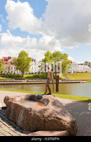 Minsk, Belarus - 15 mai 2015 : Crying angel sur l'île de larmes, un mémorial aux soldats soviétiques qui sont morts dans la guerre en Afghanistan. Banque D'Images