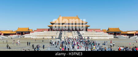 BEIJING - 28 SEPTEMBRE : de nombreux touristes de la Cité Interdite, l'un des principaux monuments de la capitale chinoise Banque D'Images