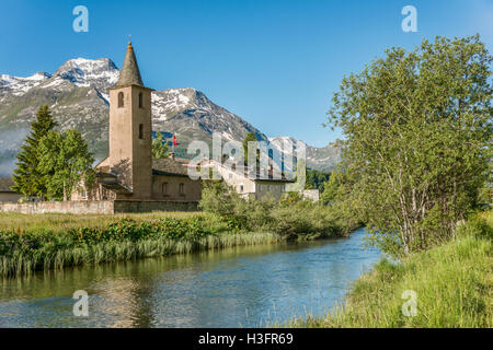 Église de Sils-Baselgia au lac de Sils en été, Suisse Banque D'Images