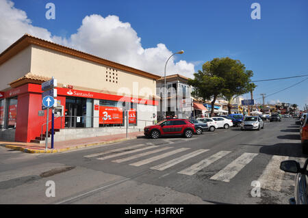 Groupe Santander est un groupe bancaire espagnol centré sur Banco Santander S.A., cette branche est à Ciudad Quesada, Espagne, Europe Banque D'Images