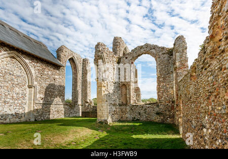 Chapelle St Michael's dans le 14e siècle ruines de Leiston, une abbaye de chanoines Premonastratensian Banque D'Images