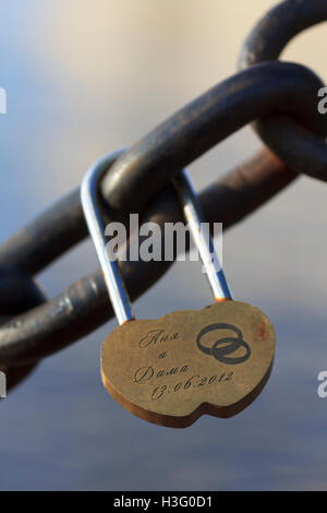 Cadenas d'amour à Kronverkskaya Embankment, Saint Petersburg, Russie Banque D'Images