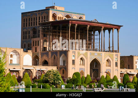 L'Iran, Ispahan, Place Imam, Ali Qapu, Palais de l'UNESCO du patrimoine mondial Banque D'Images