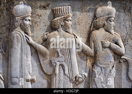 L'Iran, la province du Fars, Persépolis, Patrimoine Mondial de l'UNESCO, des escaliers d'Apadana, releif des guerriers Banque D'Images