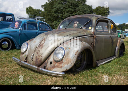 Un 'look' rat abaissé VW Coccinelle à la dérive Viva Vegas Classic VW Show, Kraainem Park, Lincolnshire, Royaume-Uni. Banque D'Images