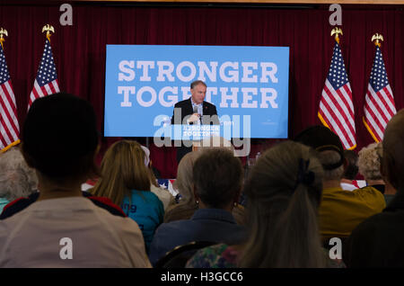 Henderson, États-Unis. 07Th Oct, 2016. Le sénateur Tim Kaine s'adresse à la foule lors de son événement avec les aînés Nevada le 7 octobre 2016 à Mac Donald Ranch Community Centre à Henderson, NV. Crédit : l'accès Photo/Alamy Live News Banque D'Images