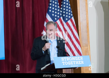 Henderson, États-Unis. 07Th Oct, 2016. Le sénateur Tim Kaine s'adresse à la foule lors de son événement avec les aînés Nevada le 7 octobre 2016 à Mac Donald Ranch Community Centre à Henderson, NV. Crédit : l'accès Photo/Alamy Live News Banque D'Images