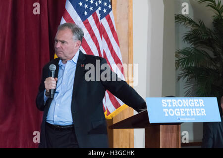 Henderson, États-Unis. 07Th Oct, 2016. Le sénateur Tim Kaine s'adresse à la foule lors de son événement avec les aînés Nevada le 7 octobre 2016 à Mac Donald Ranch Community Centre à Henderson, NV. Crédit : l'accès Photo/Alamy Live News Banque D'Images