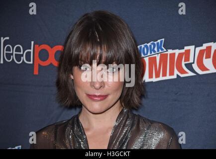 New York, NY, USA. 7 Oct, 2016. Milla Jovovich dans Resident Evil Final chapter' photo au MSG présents à New York Comic Con 2016 - Sun, New York, NY, 7 octobre 2016. Credit : Derek Storm/Everett Collection/Alamy Live News Banque D'Images