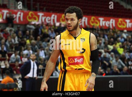 Sopot, Pologne. 8 octobre 2016. Ligue de basket-ball polonaise match entre Trefl Sopot et Stelmet BC Zielona Gora équipes à ERGO Arena sports hall. (3) Anthony l'Irlande est considérée Crédit : Michal Fludra/Alamy Live News Banque D'Images