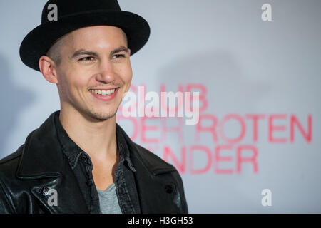 Cologne, Allemagne. 05Th Oct, 2016. Acteur Tim Oliver Shultz vu à Cologne, Allemagne, 05 octobre 2016. Chaîne de télévision commerciale allemande Vox a présenté la deuxième saison de sa série primée 'Club der Roten Baender" (lit. Club des bandes rouges', avec de nouveaux épisodes prévue pour diffuser le 07 novembre 2016. Photo : Rolf Vennenbernd/dpa/Alamy Live News Banque D'Images