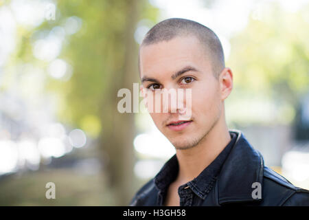 Cologne, Allemagne. 05Th Oct, 2016. Acteur Tim Oliver Shultz vu à Cologne, Allemagne, 05 octobre 2016. Chaîne de télévision commerciale allemande Vox a présenté la deuxième saison de sa série primée 'Club der Roten Baender" (lit. Club des bandes rouges', avec de nouveaux épisodes prévue pour diffuser le 07 novembre 2016. Photo : Rolf Vennenbernd/dpa/Alamy Live News Banque D'Images