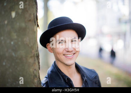 Cologne, Allemagne. 05Th Oct, 2016. Acteur Tim Oliver Shultz vu à Cologne, Allemagne, 05 octobre 2016. Chaîne de télévision commerciale allemande Vox a présenté la deuxième saison de sa série primée 'Club der Roten Baender" (lit. Club des bandes rouges', avec de nouveaux épisodes prévue pour diffuser le 07 novembre 2016. Photo : Rolf Vennenbernd/dpa/Alamy Live News Banque D'Images