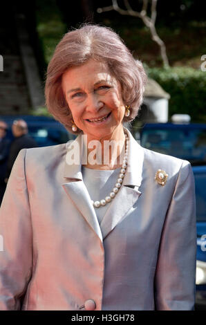 Tirana, Albanie. 05Th Oct, 2016. La Reine Sofia d'Espagne au cours de la cérémonie de mariage entre Albanais Leka Zogu Prince Royal II et son épouse Elia Zaharia tenue à Tirana, Albanie, 08 octobre 2016. Photo : Albert Nieboer/ PRE/ - AUCUN FIL - SERVICE/dpa/Alamy Live News Banque D'Images