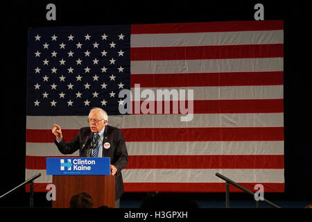 Philadelphie, USA, 08 octobre 2016. Le sénateur Bernie Sanders faisant campagne pour Hillary Clinton à l'Université des Arts Gershman Hall le 8 octobre 2016 à Philadelphie, PA. Crédit : l'accès Photo/Alamy Live News Banque D'Images