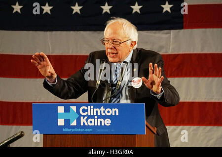 Philadelphie, USA, 08 octobre 2016. Le sénateur Bernie Sanders faisant campagne pour Hillary Clinton à l'Université des Arts Gershman Hall le 8 octobre 2016 à Philadelphie, PA. Crédit : l'accès Photo/Alamy Live News Banque D'Images