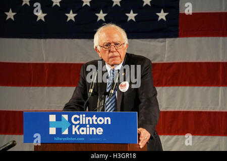 Philadelphie, USA, 08 octobre 2016. Le sénateur Bernie Sanders faisant campagne pour Hillary Clinton à l'Université des Arts Gershman Hall le 8 octobre 2016 à Philadelphie, PA. Crédit : l'accès Photo/Alamy Live News Banque D'Images