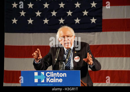 Philadelphie, USA, 08 octobre 2016. Le sénateur Bernie Sanders faisant campagne pour Hillary Clinton à l'Université des Arts Gershman Hall le 8 octobre 2016 à Philadelphie, PA. Crédit : l'accès Photo/Alamy Live News Banque D'Images