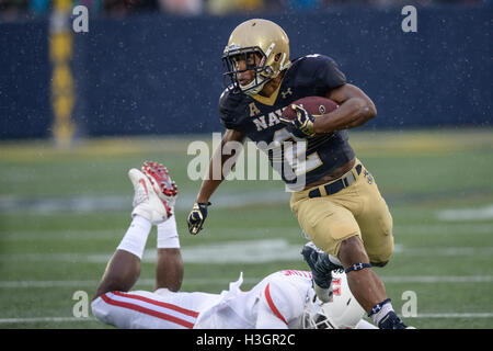 Annapolis, Maryland, USA. 8 octobre 2016. TONEO Marine crique (2) en action au cours de la première moitié de la partie tenue à l'Navy-Marine Corps Memorial Stadium, Annapolis, Maryland. © Amy Sanderson/ZUMA/Alamy Fil Live News Banque D'Images