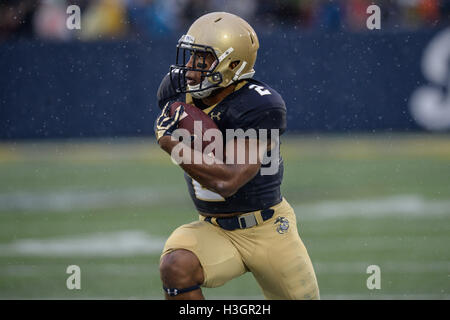 Annapolis, Maryland, USA. 8 octobre 2016. TONEO Marine crique (2) en action au cours de la première moitié de la partie tenue à l'Navy-Marine Corps Memorial Stadium, Annapolis, Maryland. © Amy Sanderson/ZUMA/Alamy Fil Live News Banque D'Images