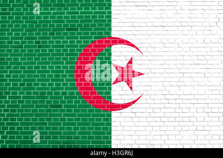 Drapeau officiel national algérien. Symbole patriotique africaine, bannière, élément, arrière-plan. Pavillon de l'Algérie au brick wall texture Banque D'Images