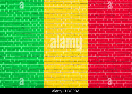 Drapeau officiel national malien. Symbole patriotique africaine, bannière, élément, arrière-plan. Pavillon du Mali sur la texture du mur de brique Banque D'Images