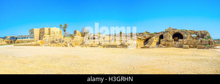 Les vestiges de l'architecture ancienne, situé sur la côte Méditerranéenne d'Israël, Césarée. Banque D'Images