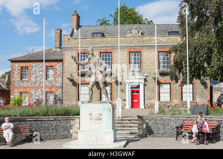 Thomas Paine Statue et maison du roi des jardins, rue King, Thetford, Norfolk, Angleterre, Royaume-Uni Banque D'Images