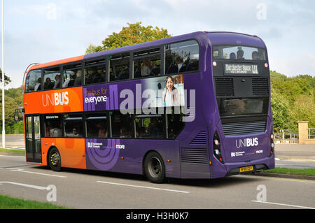 Récemment livré plus de 1631 Bus (HF66 CEV), Alexander Dennis Enviro 400CMM, est vu dans l'Université de Bournemouth pour couleurs d'Unibus Banque D'Images