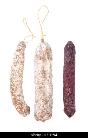 Délicieux savoureuses saucisses blanches et rouges séchés, de salami est isolé sur fond blanc, Close up Banque D'Images