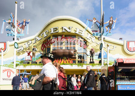 München, Munich : la bière Oktoberfest : Spatenbräu tente, Oberbayern, Haute-Bavière, Bayern, Bavière, Allemagne Banque D'Images