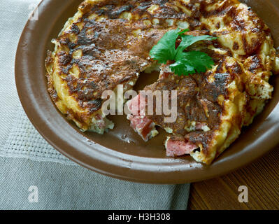 Lunch délicieux frittata au chorizo espagnol close up Banque D'Images