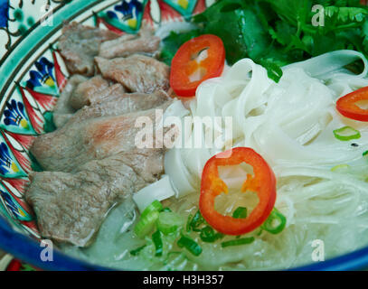 Pho vietnamien - Soupe Tom Yum asiatique nouilles de riz aux crevettes Banque D'Images