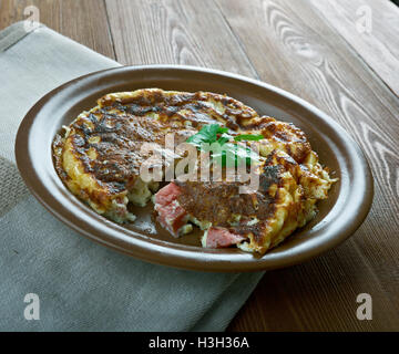 Lunch délicieux frittata au chorizo espagnol close up Banque D'Images