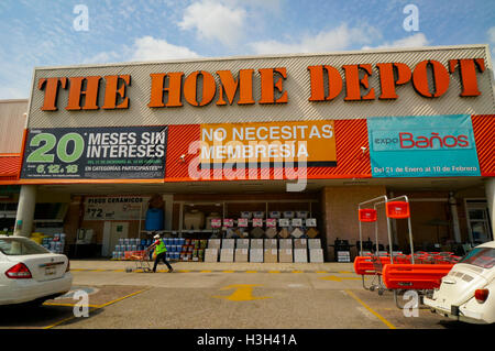 Le magasin Home Depot à Acapulco, Mexique. Banque D'Images