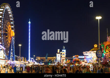 München, Munich : la bière Oktoberfest : manèges, grande roue, Bavaria statue, Oberbayern, Upper Bavaria, Bayern, Bavaria, Germany Banque D'Images